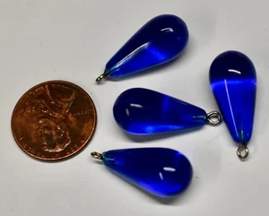 VINTAGE 4 PLASTIC BEAUTIFUL CAPRI BLUE tear drop PENDANTS 10mm X 21mm silvertone - Picture 1 of 1