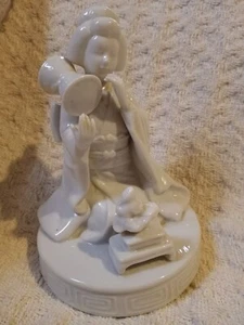 Estatuilla de geisha japonesa de colección caja de música giratoria toca canción en flor de cerezo  - Imagen 1 de 15