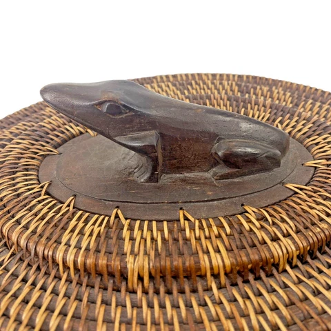 VTG Indonesia LOMBOK Wood Rattan Carved Lizard Oval Basket Box w/Lid Hand-Carved Cover