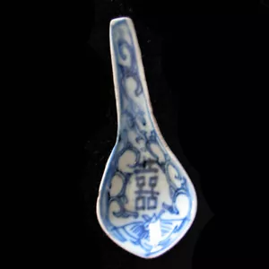 Cuchara de porcelana china antigua, patrón azul en blanco 4-1/2"" de largo x 2-1/4"" de ancho - Imagen 1 de 7