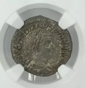 Argento Denario Gordiano III (AD 238-244) Ch XF NGC - Foto 1 di 4