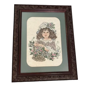 Kreuzstich 19"x15" Mädchen Haube mit viktorianischem Korb Blumen komplett gerahmt - Bild 1 von 24