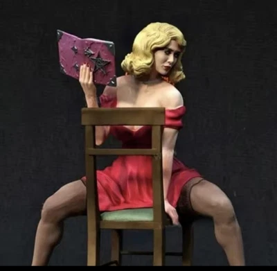 1/24 Resin Figure Reading Girl Fantasy Model Kit Unassembled Unpainted W/Chair - Image 1 of 2