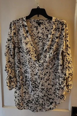 Mossimo Pullover 3/4 Sleeve Women's Small White Wirh Black Print - Image 1 of 3