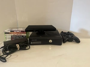Microsoft XBox 360 S Console 1439 Kinect Bundle TESTED 2 Controllers 7 Games - Picture 1 of 10