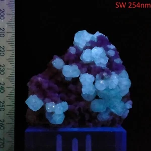 Calcite fluorescent crystals w/ Heulandite long & short wave specimen 473ct - Foto 1 di 9