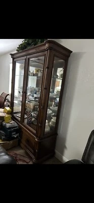 MUEBLE DE PORCELANA A JUEGO, MESA DE COMEDOR 8/6 CON SILLAS Y CENTRO DE ENTRETENIMIENTO MADERA Foto 1 de 4