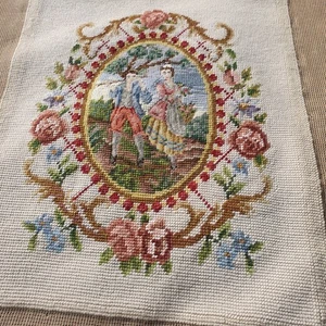 Beautiful vintage tapestry, needlepoint on canvas, complete FLORAL SCROLL COUPLE - Picture 1 of 7