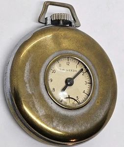 Antike INGERSOLL Sir Leeds Messing Herren Mechanische Taschenuhr USA (1892-1922) - Bild 1 von 12