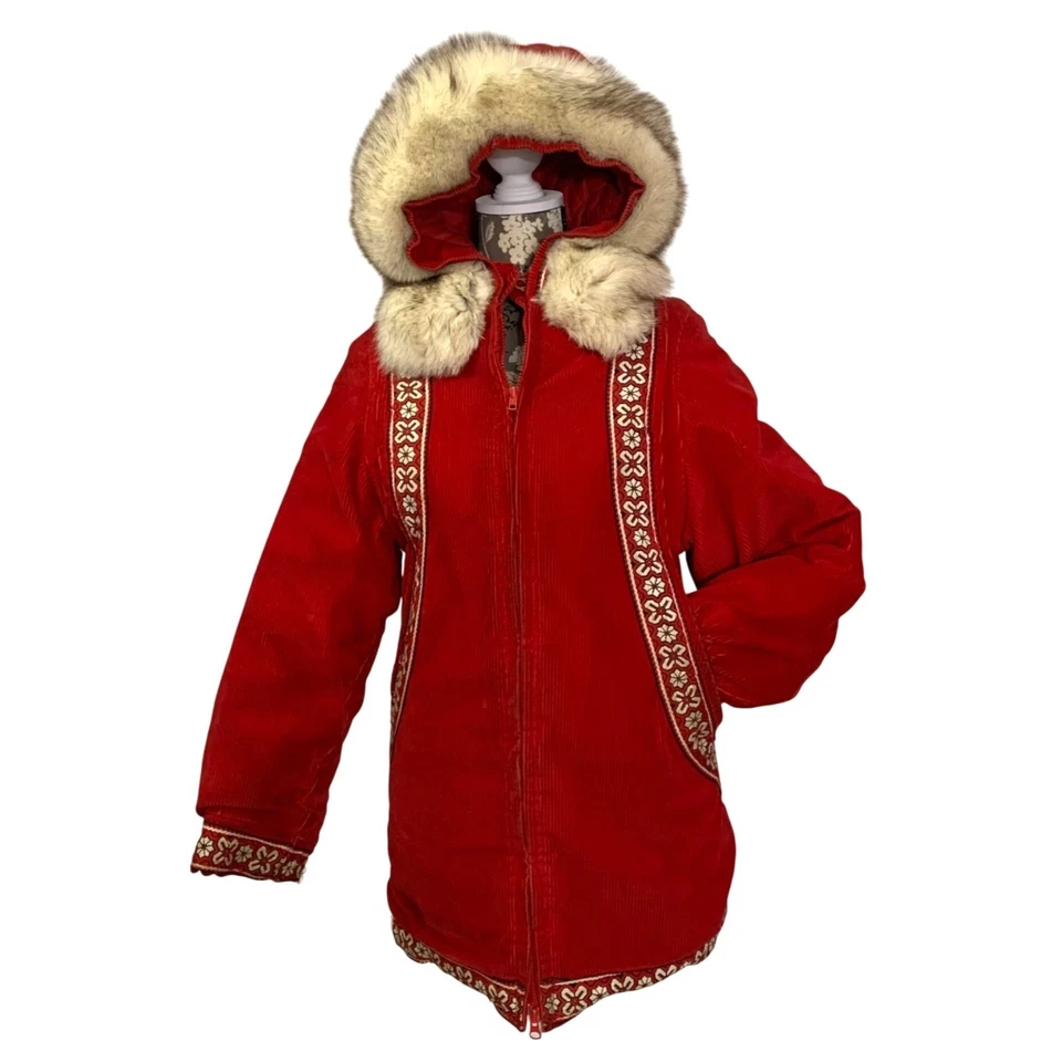 Abrigo boho boho de pana con ribete de piel de esquimal inuit de los años 70 por la artista de Tlingint Marleita Wallace Foto 1 de 4