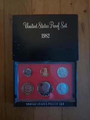1982 US United States Mint Coin Proof Set w/ Case - Image 1 of 2