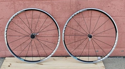 Juego de ruedas/ruedas de bicicleta de carretera Shimano WH-R550 700c Shimano HG 8/9/10 velocidades Foto 1 de 4