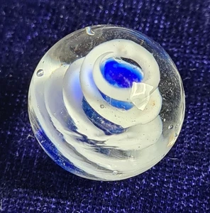 Original viktorianisches Marmorglas mundgeblasen blau & klar Wirbel - Bild 1 von 13