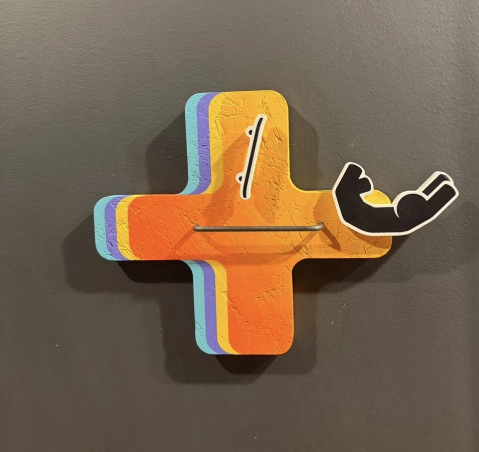 Escultura grabada en madera pintada a mano Pahnl 'Attempt #11', arte urbano moderno 2021 Foto 1 de 4