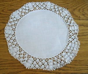 Vintage White Table Scarf w/ Embroidered Edges 10" Round ~ - Picture 1 of 3
