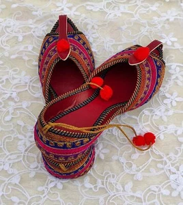 Indian multi color Juttis & Mojaris Free Shipping Worldwide - Picture 1 of 8