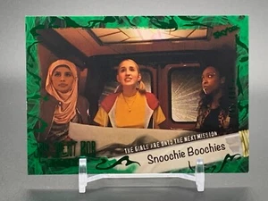2023 Skybox Jay & Bob Silencioso Reinicio Snoochie Boochies #37 The Girls are on... - Imagen 1 de 2