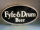 Panneau publicitaire pour « Fyfe & Drum Beer » électrique, ovale 21 5/8” L 12 3/8”H 4” W