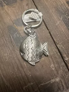 Schlüsselanhänger Disney Cruise Line Zinn Souvenir Kabinentür Fisch - Bild 1 von 2