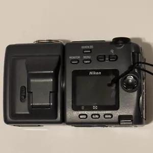 Nikon CoolPix 995 E995 Digital Camera WIth Battery X2 And Charger - Picture 1 of 15