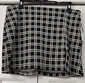 NWT Originality Black,& Whitei Mini Skirt Sz Large, NWT Retail $44. - Picture 1 of 6