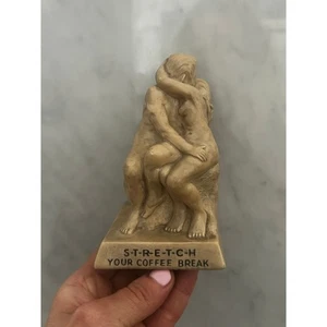 Estatuilla vintage 1970 Russ Berrie Wallace "Stretch your Coffee Break" Lovers" - Imagen 1 de 6