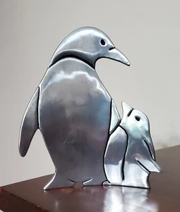 Tarjetas Hallmark Metal Aluminio Pingüino Escultura Figura Madre Bebé ¡LINDO! - Imagen 1 de 6