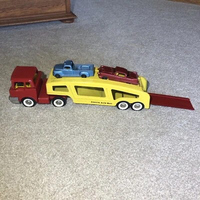 VINTAGE 1960's STRUCTO  AUTO HAUL PRESSED STEEL CAR CARRIER & 2 VEHICLES - Image 1 of 4