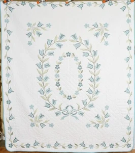 Large, BEAUTIFUL Vintage 40's Tulip Wreath Antique Quilt ~NICE BLUES! - Picture 1 of 9