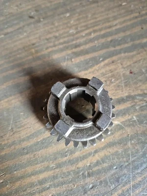 1984 HONDA ATC200S COUNTERSHAFT FOURTH GEAR (25T) 23491-427-000 - Image 1 of 3