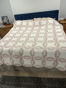 Schöner Vintage handgesteppter Doppel Ehering Patchwork Quilt Full Queen Pinks - Bild 1 von 11