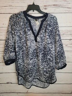 Top para mujer Willi Smith azul marino cuello en V dobladillo alto-bajo manga 3/4 talla mediana Foto 1 de 4