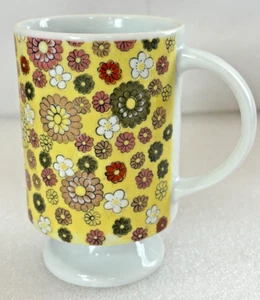 Pedestal Footed Sunshine & Daisies MUG White & Yellow 12 oz. Cup Vintage 1960s - Picture 1 of 8