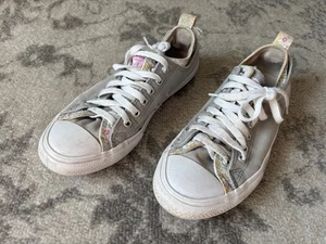 Scarpe Converse Juniors taglia 5 All Star doppia lingua basse tela grigio floreale - Foto 1 di 11