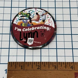 Goofy Walt Disney Disneyana Button I'm Celebrating VIP Tours Lynn WDW Executive - Bild 1 von 3