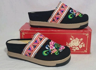 Zapatos para mujer bordados multicolores florales negros sin cordones talla 7 (38) nuevos Foto 1 de 4