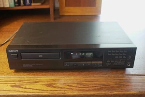 Lettore CD Sony CDP-261. Ottime condizioni, funziona benissimo - Foto 1 di 7