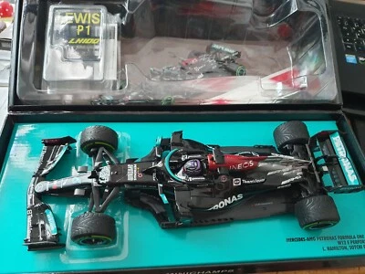 Minichamps 1/18 Lewis Hamilton Mercedes W12 Russian GP 2021 100th Race Win - Bild 1 von 4