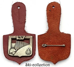 Insigne 137°Régiment d’Infanterie. Arthus Bertrand. Avec son cuir - Picture 1 of 2