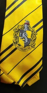 ¡NUEVO! Corbata Harry Potter Hufflepuff del Mundo Mágico - ¡En embalaje! -Adulto - Imagen 1 de 5
