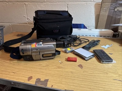 Sony Handycam CCD-TRV77e Hi8 Camcorder  Silver - Tested & Working - Image 1 of 4