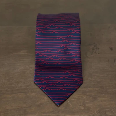 Corbata de seda Pierre Cardin para hombre rojo marino patrón paisaje urbano Foto 1 de 4