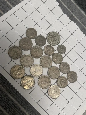 20 foreign International coins silver lot money copper Peso centavos Hong Kong - Image 1 of 3