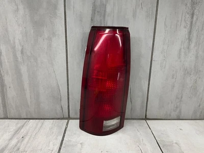 Luz trasera izquierda del lado del conductor OEM 1988-1998 camioneta Chevy GMC #16508321 Foto 1 de 4