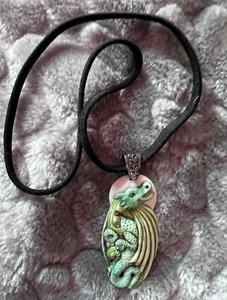 3 Inch CARVED ASIAN DRAGON WATER BUFFALO BONE Painted PENDANT NECKLACE - Imagen 1 de 3