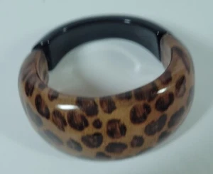Vintage Cheetah Pattern Lucite Clamper Bangle Bracelet Chunky Magnetic Clasp  - Picture 1 of 9