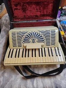 Vintage Milano Italian Made 39/120 Piano Accordion SOUNDS AND LOOKS BEAUTIFUL - Picture 1 of 24