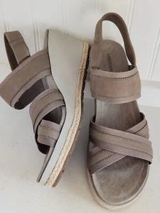 Merrell Brindle taupe hellbraun Wildleder Slingpumps Sandalen Keilabsätze Damen 40/9 - Bild 1 von 6