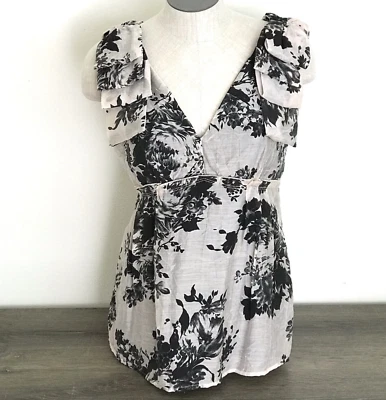 NUEVO CON ETIQUETAS Blusa Anthropologie Weston Wear Reverie Floral Cuello en V Lazo Talla S Negra Desnuda Foto 1 de 4