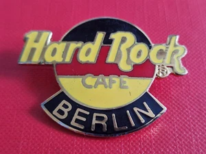 HRC Hard Rock Cafe Berlin Flag Colored Logo Small Boxed 4LC new - Bild 1 von 2